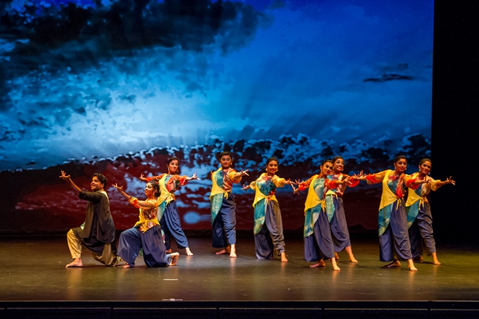 Unmasked-YellowOut_D3S8970 680.jpg